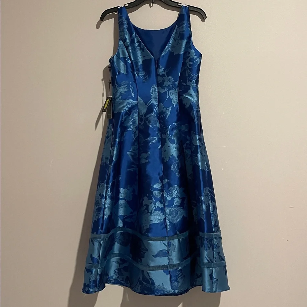 Adrianna Papell
Women's Boat-Neck Metallic Fit & Flare Dress - Picture 4 of 8